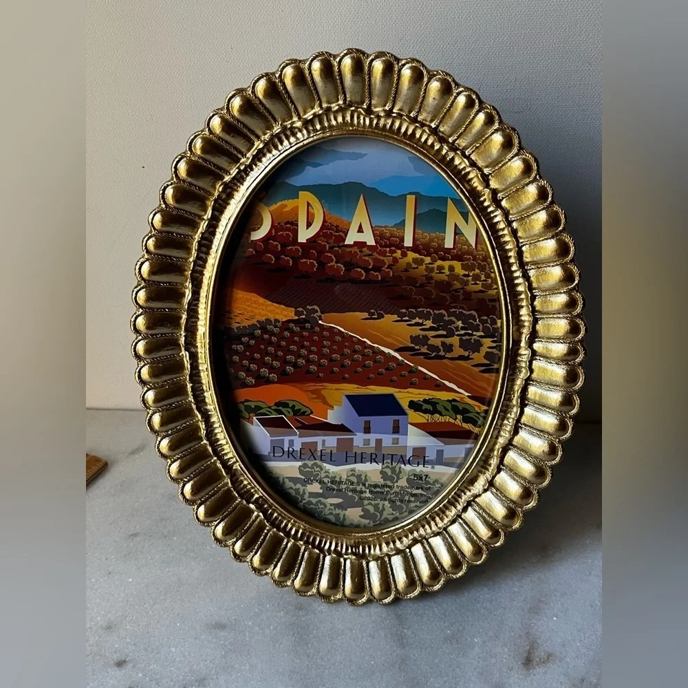 Gold Ornate Oval Picture Frame for 5”x7” photo